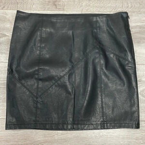 NWT Fahsyee Faux Leather Mini Skirt Lined Black L